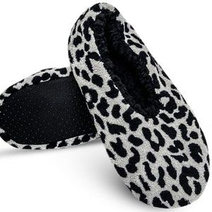 ISAAC MIZRAHI Cozy Sherpa Lined Women’s Fuzzy Slipper Socks